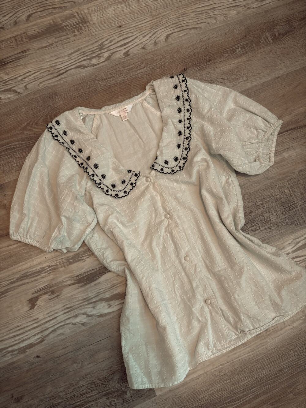 white collared bubble sleeve blouse